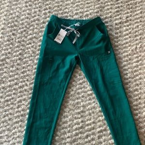 NWT Figs yola skinny scrub pant